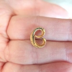 Elegant Gold-Tone Brooch